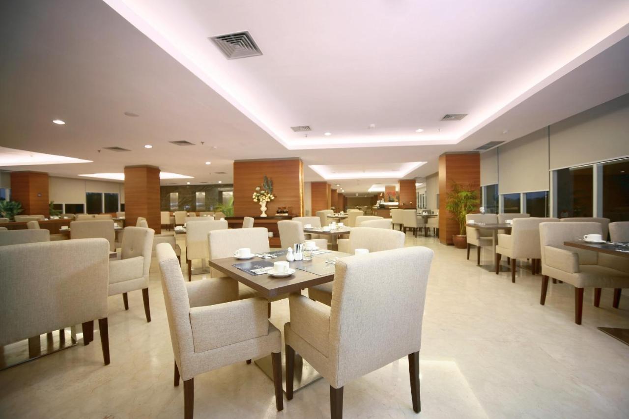 Aston Madiun Hotel & Conference Center Exteriér fotografie